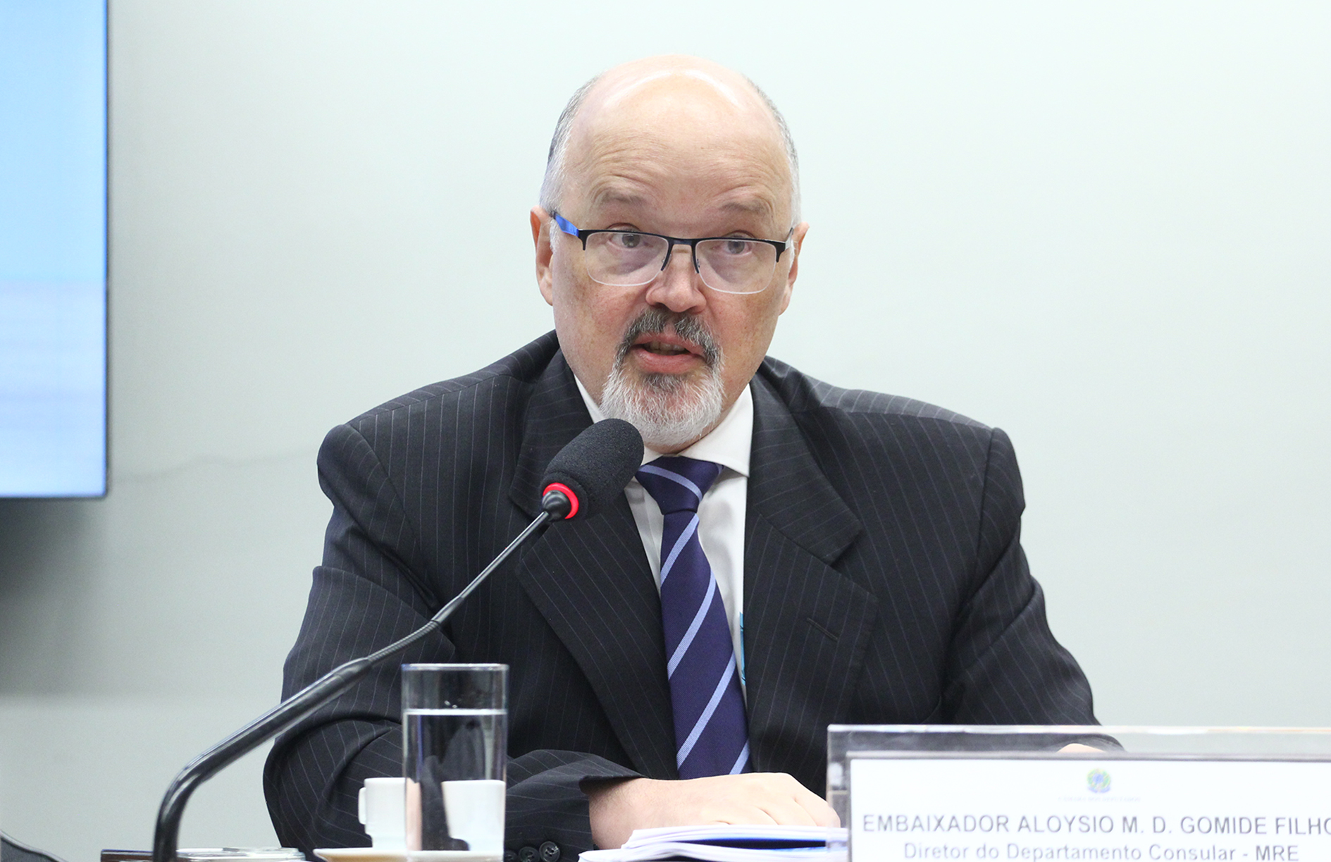 Audiência Pública - Assistência consular e proteção de brasileiros no exterior: acolhimento e políticas de proteção às vítimas. Diretor do Departamento de Comunidades Brasileiras e Assuntos Consulares, do Ministério das Relações Exteriores - MRE, Embaixador Aloysio Mares Dias Gomide Filho Comissão de Relações Exteriores e de Defesa Nacional